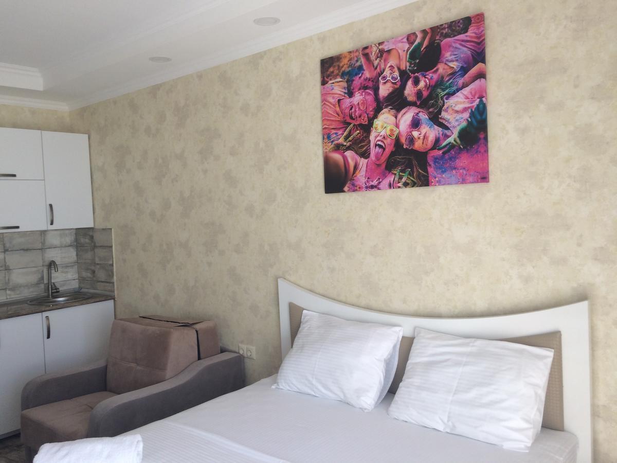 Aparthotel Selfie Batumi Exterior photo
